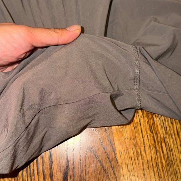 Vuori Women’s Villa Cargo Pants in Gray - Picture 5 of 6